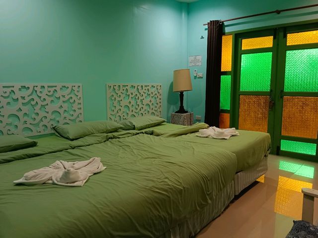 Baanrak Amphawa Homestay 