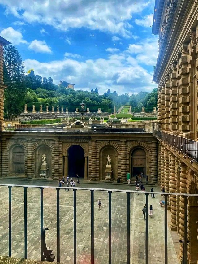 Pitti Palace: Florence’s Regal Window into Renaissance Splendor 🇮🇹 Pitti Palace: Florence’s Regal Window into Renaissance Splendor 🇮🇹