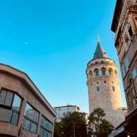 Galata tower หอคอยเเลนมาร์คในอิสตันบูล