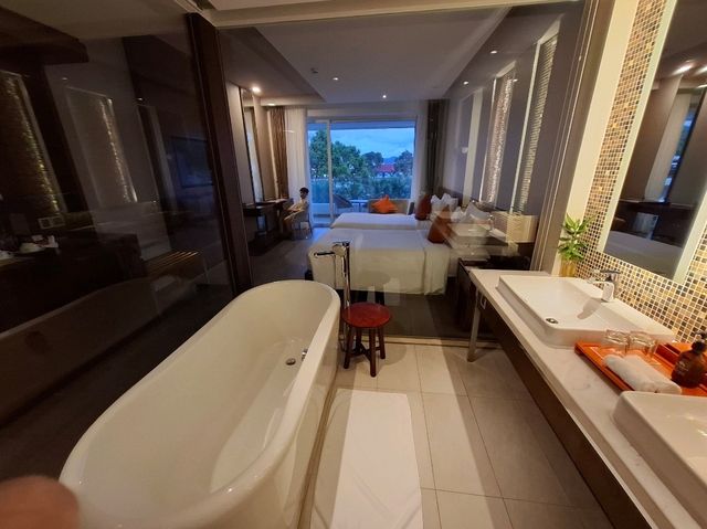 位於陽東夜市旁的 Seashells Phu Quoc Hotel & Spa，是旅客到富國島時最受歡迎的五星級酒店之一。