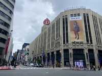 新宿白天街頭風情✨ 打卡哥斯拉雕像🔥