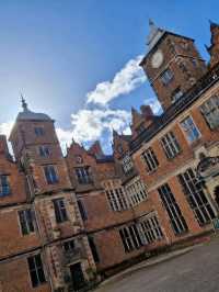 Remarbly quiet for a historic visitor attraction. A nice property to take your time exploring the rooms and it's potted history.