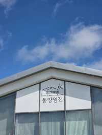 여유와 활기가 공존하는 공간