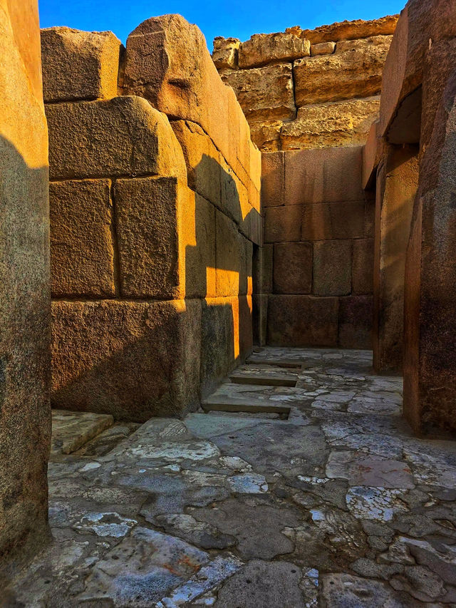 🏯 Pyramid of Khafre – The Timeless Giant of Giza 