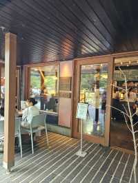 「軽井沢の香りを運ぶパン ― ベーカリー＆カフェ SAWAMURA」