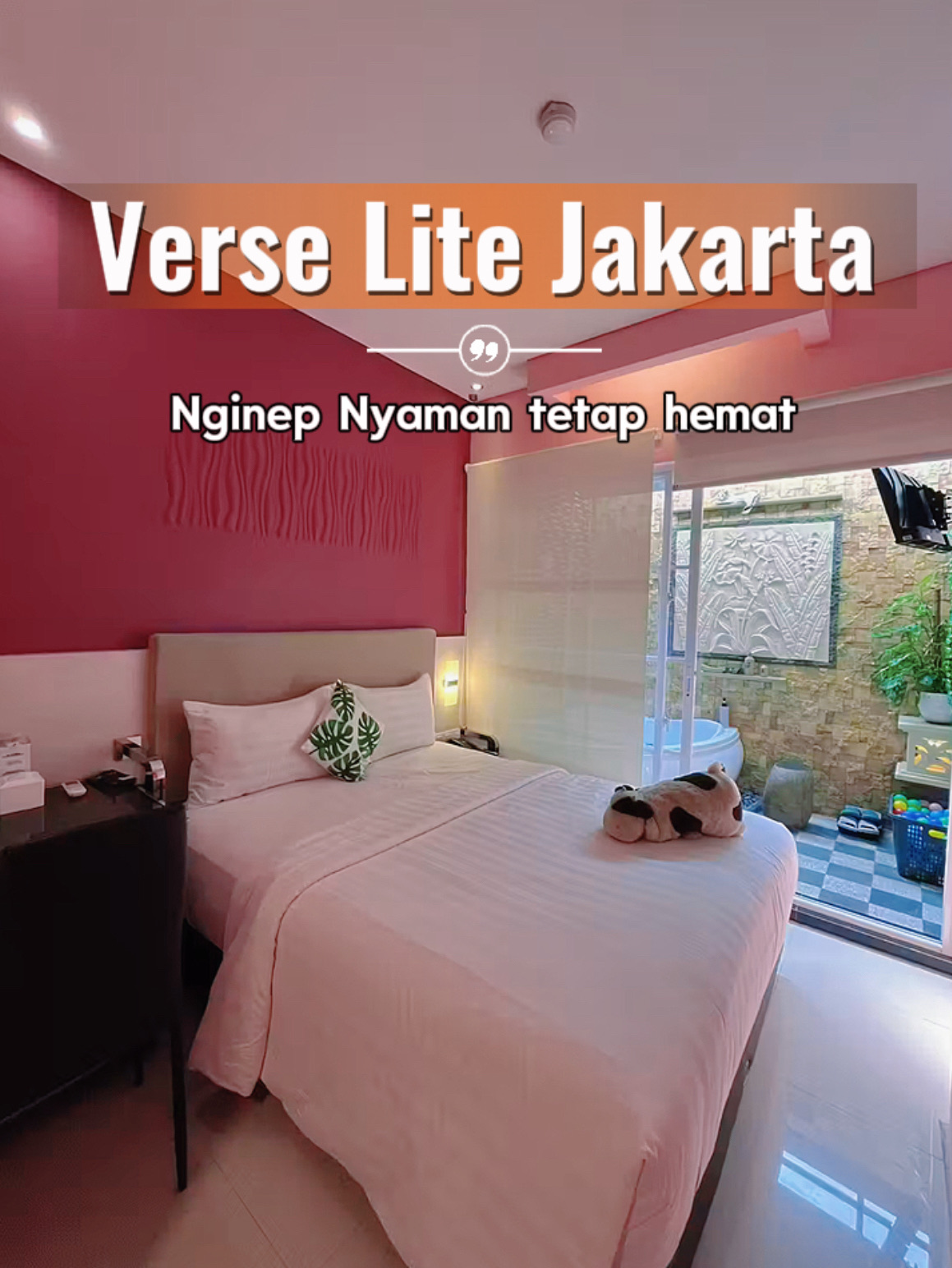 #reviewhotel 
Verse Lite Hotel Gajah Mada, Jakarta menghadirkan pengalaman menginap yang nyaman di jantung ibu kota. Dengan desain modern dan suasana yang hangat, hotel ini menjadi pilihan ideal bagi pelancong bisnis maupun wisatawan yang ingin menjelajahi pusat Jakarta.

Berlokasi strategis di kawasan Gajah Mada, hanya beberapa menit dari Monumen Nasional, Masjid Istiqlal, dan pusat perbelanjaan, Anda bisa menikmati kemudahan akses ke berbagai destinasi populer. Setiap kamar dilengkapi fasilitas lengkap, mulai dari WiFi gratis, TV layar datar, hingga kamar mandi pribadi yang bersih dan modern.

Nikmati kenyamanan, keramahan, dan harga yang terjangkau di Verse Lite Hotel, tempat di mana setiap perjalanan terasa lebih berkesan.

#Verselite #Hoteldijakarta #Verselitejourney #Smartstayjakarta 