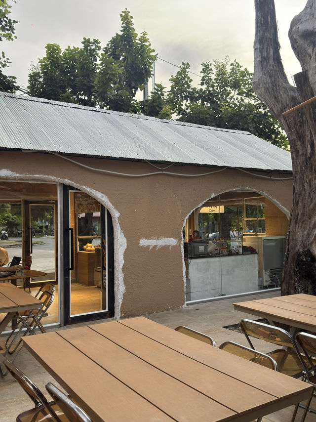 Royce Café – Your Chill Hideaway in Toul Kork ✨☕