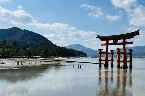 広島・宮島】日本三景のこの景色と絶品名物✨ | Trip.com 廿日市