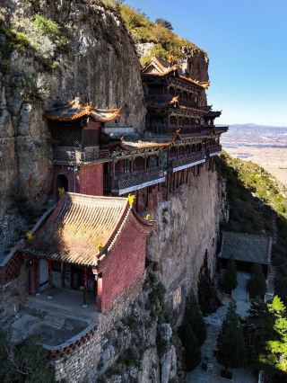 Escape the crowds at the legendary floating temple – a thrilling but worthwhile experience!