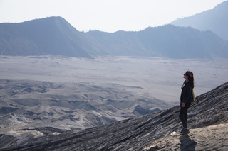 【Indonesia · Bromo】Menembus Jantung Gunung Berapi Aktif! Berdiri di Tepi Kawah, Menatap Dunia yang Bak Planet Lain.