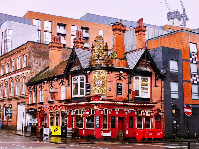 Explore Birmingham’s Iconic Landmarks: Big Wheel, Hall of Memory & Victoria Square 🎡🏛️🌆
