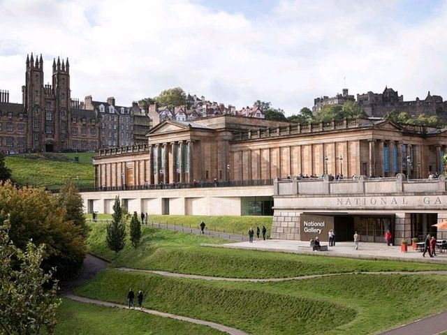 Edinburgh: The iconic city of Scotland!