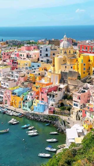 🌊 Procida: A Colorful Island of Authentic Charm 🇮🇹✨