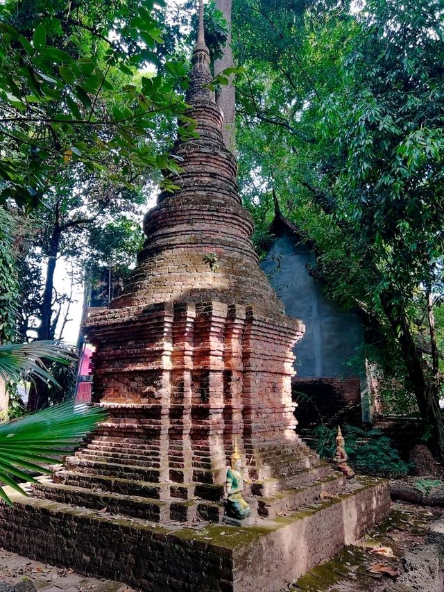 Wat Phra That Doi Leng — Sacred Heights of Long, Phrae