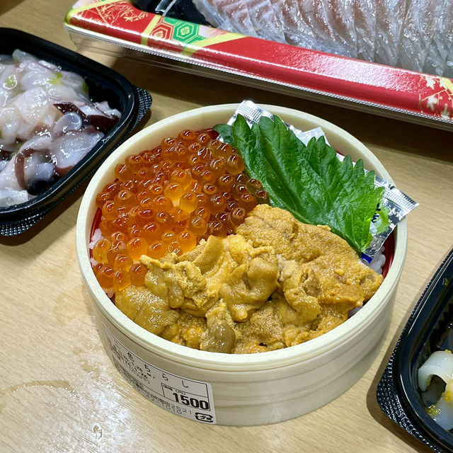 Shirahama🇯🇵Dive into Seafood Paradise at TORETORE ICHIBA! 🍣🦀