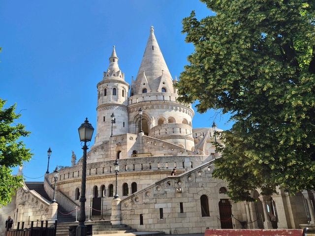 📸 Sunrise Fairytale at Fisherman’s Bastion – Budapest’s Most Magical Morning Spot 🌅🇭🇺