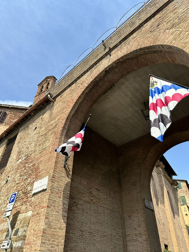 Tuscan Arches Await: province of Siena adventure