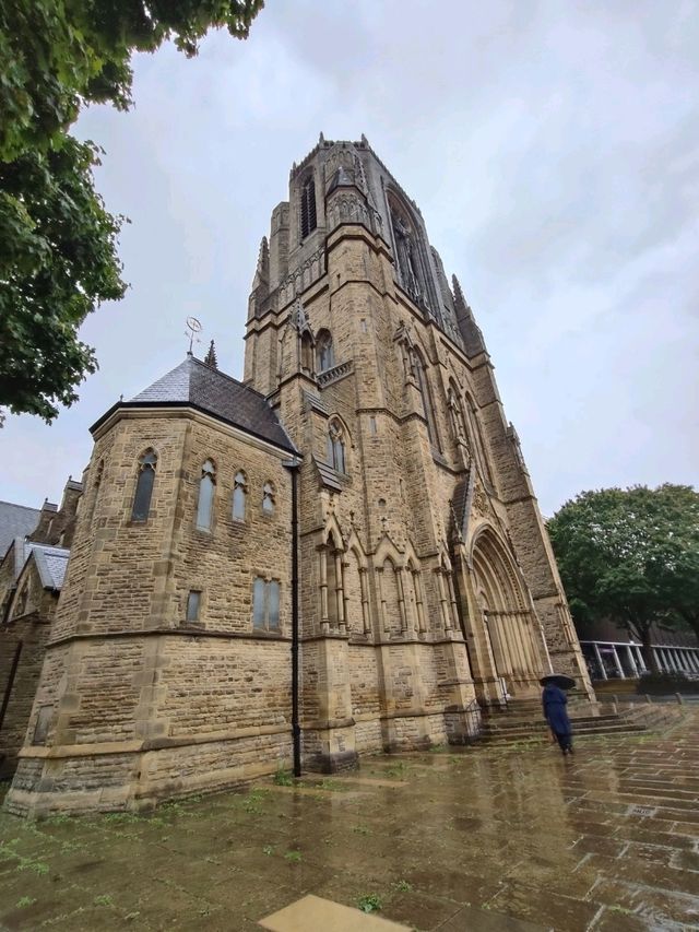 The Holy Name Church: Gothic Majesty Framed in Light 📸🕍