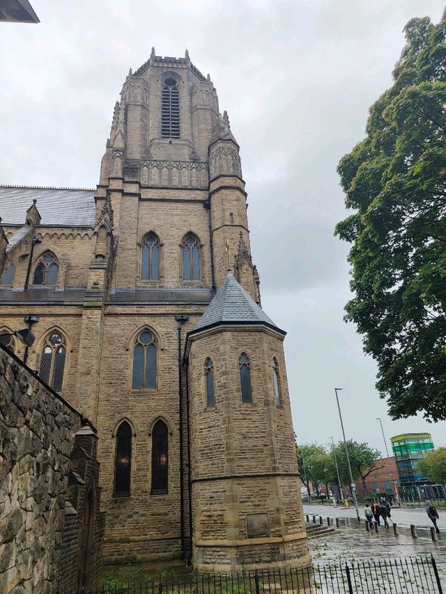 The Holy Name Church: Gothic Majesty Framed in Light 📸🕍