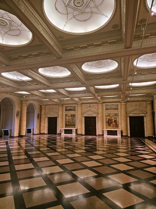 Discovering the Throne Hall in Bucharest 👑✨