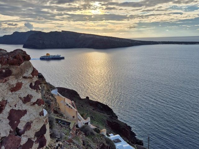 ❄️ Oia in Winter: A Peaceful Santorini Dream Without the Crowds 🇬🇷✨