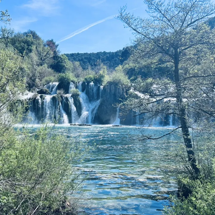 Taman Nasional Krka: Wisata Alam Impian, Air Terjun & Naik Perahu Estetik 。