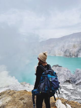 🌋 Ijen Volcano – We Missed the Blue Fire, but Found Something Even Wilder 🏔️💚