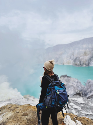🌋 Gunung Berapi Ijen – Kami Melewatkan Api Biru, tetapi Menemukan Sesuatu yang Jauh Lebih Liar 🏔️💚