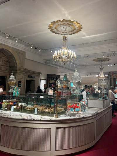 ロンドンで外せない✨英国王室御用達「Fortnum & Mason」へ🇬🇧 | Trip