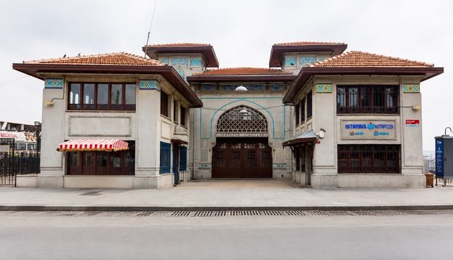 Maritime Heritage & Vibrant Street Culture: Beşiktaş