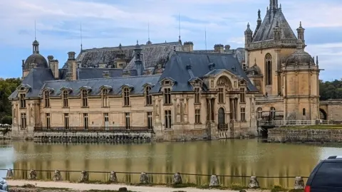 Grand Scale & Royal Heritage — traveler post in Oise