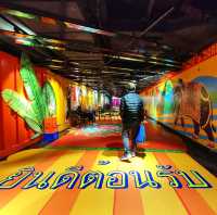 Enjoy weekend in Joyous City Dongmen
