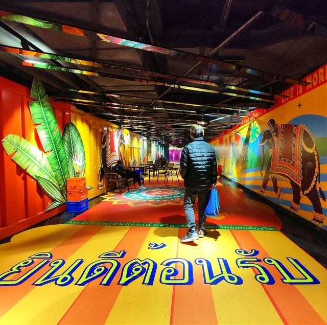 Enjoy weekend in Joyous City Dongmen