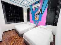 Discover a commercial art-themed homestay.