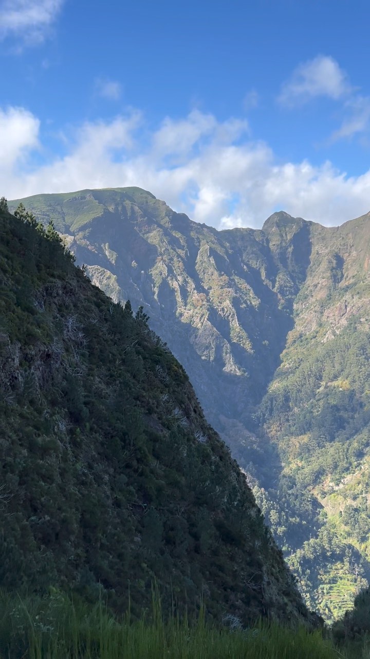 Curral da Freiras: Discover the Enchanting Village in the Volcanic Cradle! 🏞️🌋