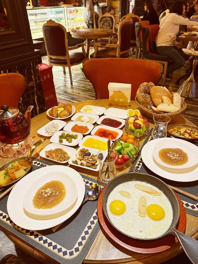 🍨🥮Dine in LUXURY!😍 Livant Coffee, Xinjiang