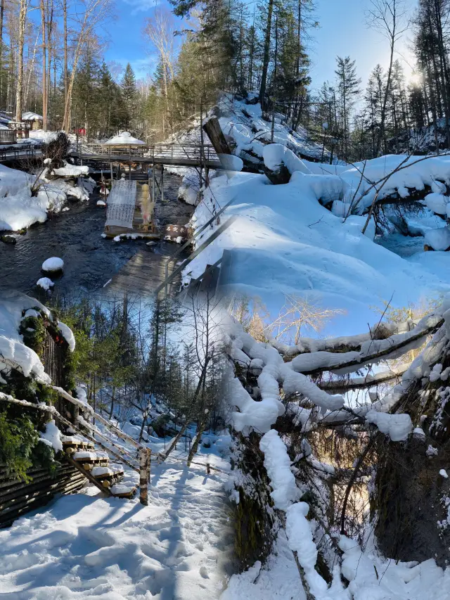 Jilin Floating Stone Forest | Changbai Mountain trekking, people walking on ice, water flowing underfoot