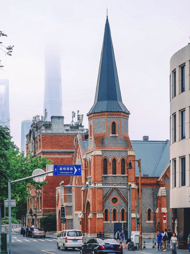 The Bund Citywalk | This route can produce great photos with just a smartphone."