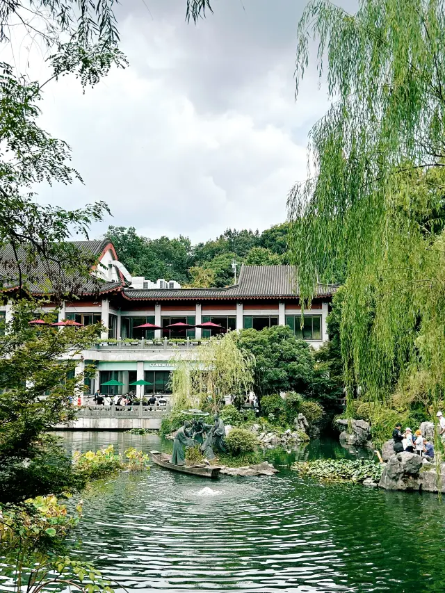 Always believe in Su Shi's aesthetics | The beauty of Su Causeway in West Lake in spring dawn is so beautiful that it makes you cry