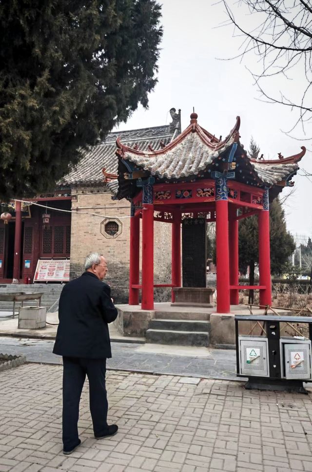 相傳清代順治皇帝出家之地：白雲禪寺