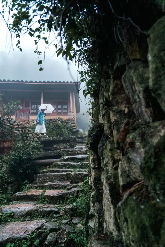 Yunhe Terrace Pit Root Stone Village, a hidden paradise