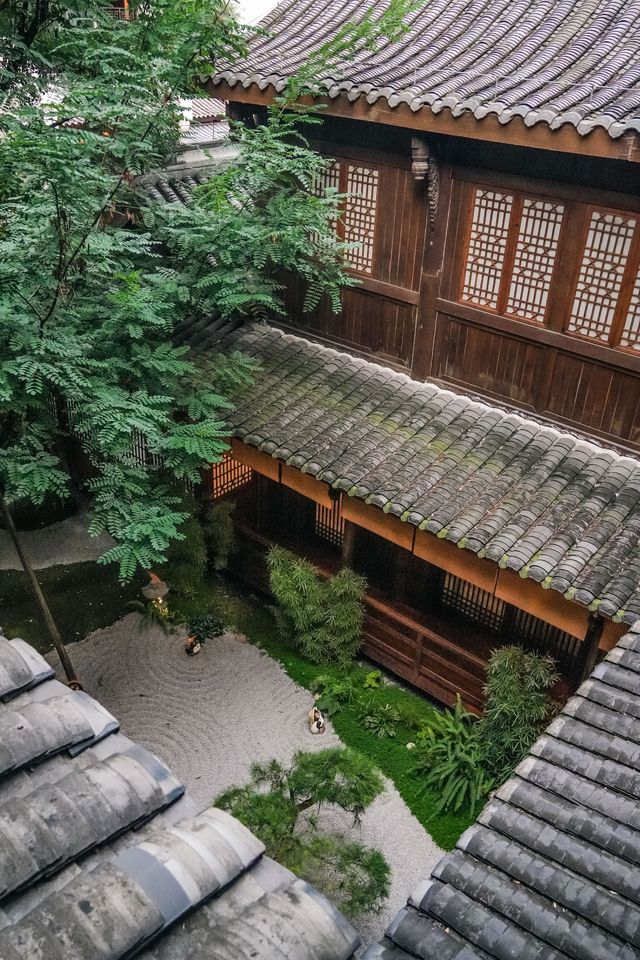 Chengdu City Summer Retreat | This place is perfect for photography.