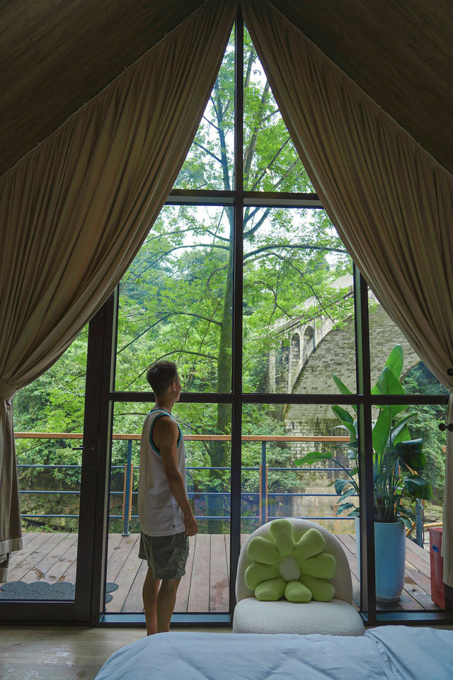 In Chengdu, one cannot find a second hot spring like this, brimming with the charm of nature🌳.