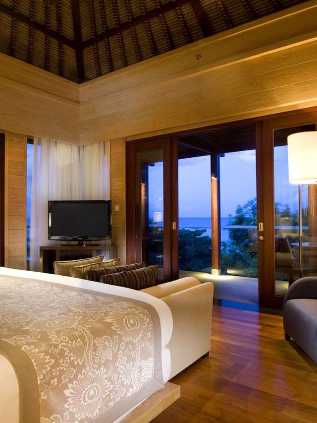 🌴🏖️ Bali Bliss: Luxe Beachfront Serenity at Conrad 🌞🌊