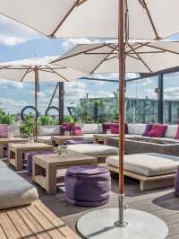🌟 Berlin's Iconic Hotel Zoo: A Blend of Glamour & History 🏨✨