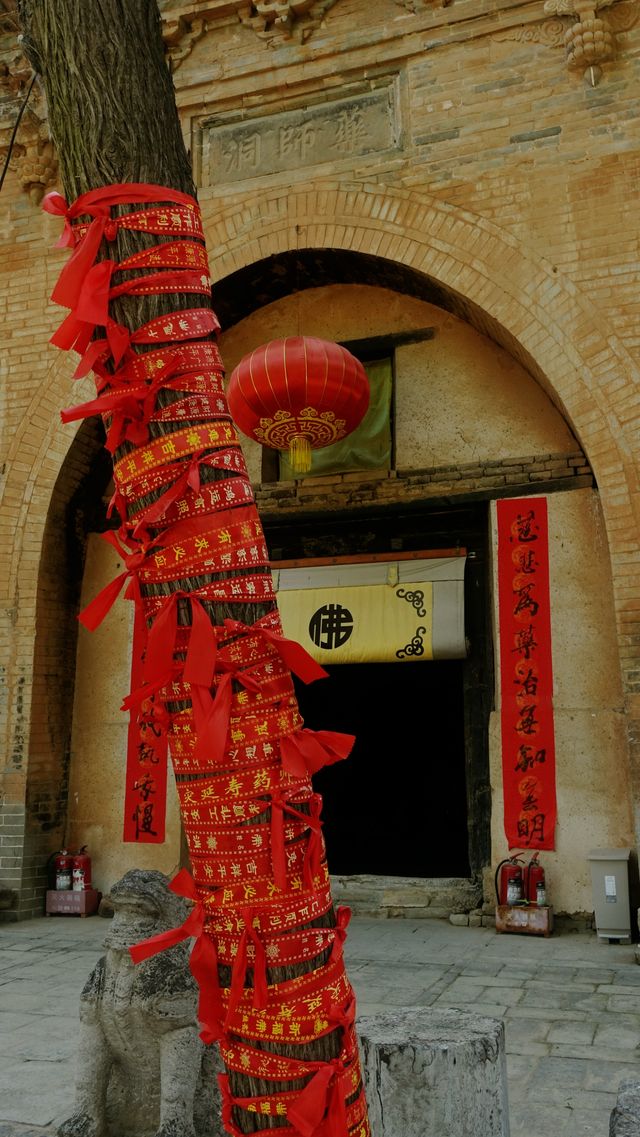 據說古時有五千僧侣，而今竟無人問津。