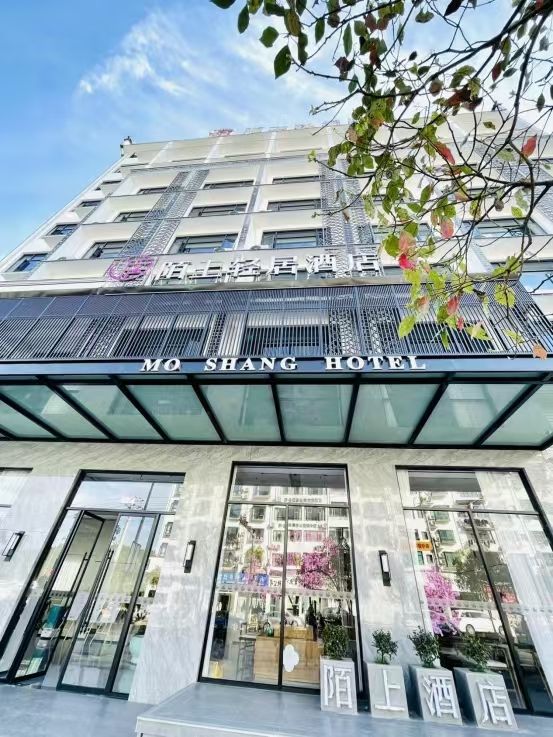 來婺源女洲玩住陌上酒店就對了 婺源酒店攻略來啦

交通及地理位置

酒店離婺源高鐵站2公里 打的車。