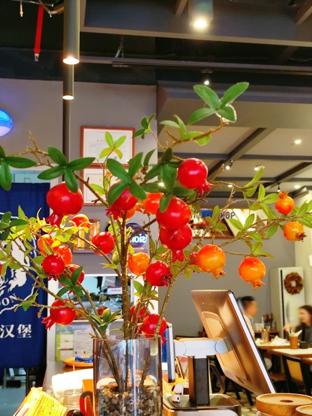 想吃手工漢堡就來老狒。