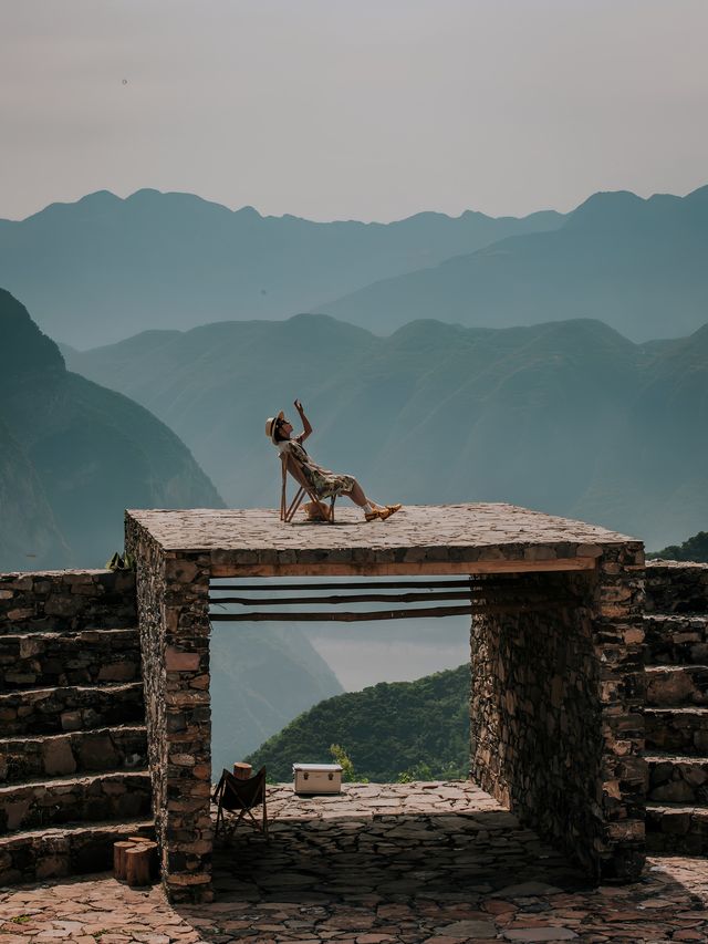 重慶周邊2小時野奢寶地，避世之旅 萬萬沒想到在距離重慶主城僅有兩個小時的巫山神女天路旁，居然隱藏著這。