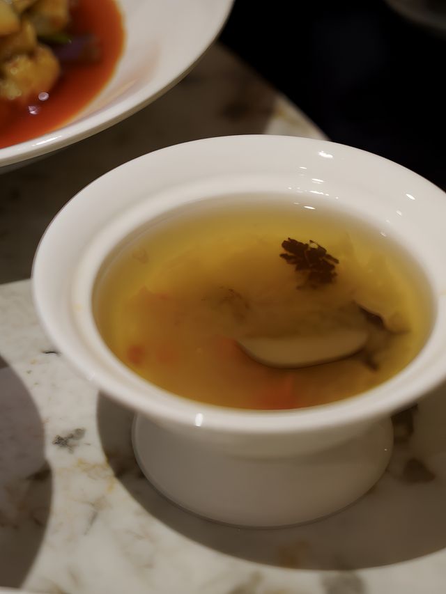青島這家創意菜，味道還不錯！。